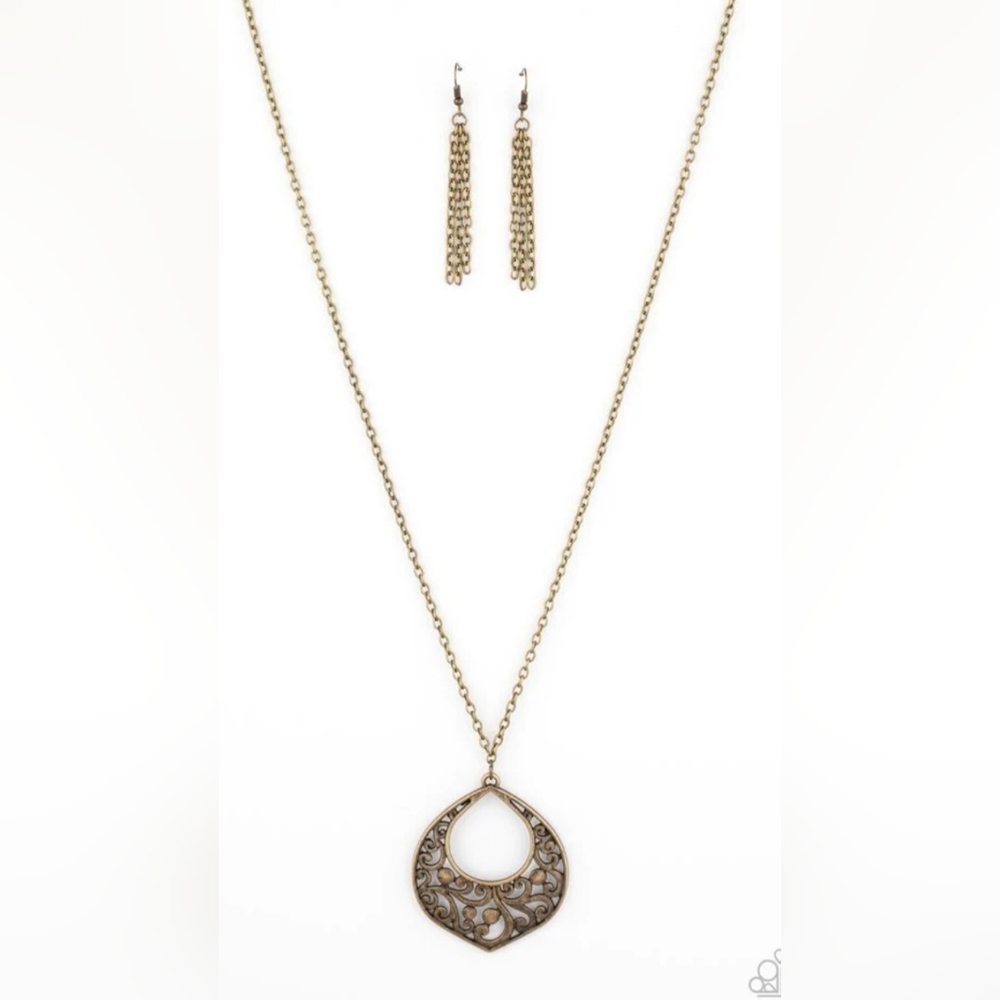 BUNDLE 5 FOR 25. Venetian Vineyard Brass Necklace